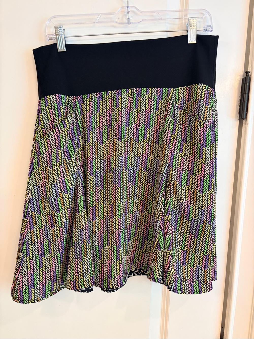 Cabi Reversible Stretch Waist Skirt Medium Black White & Multicolor Print - Picture 3 of 7